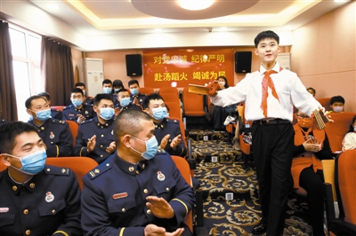 学百年党史 承雷锋精神