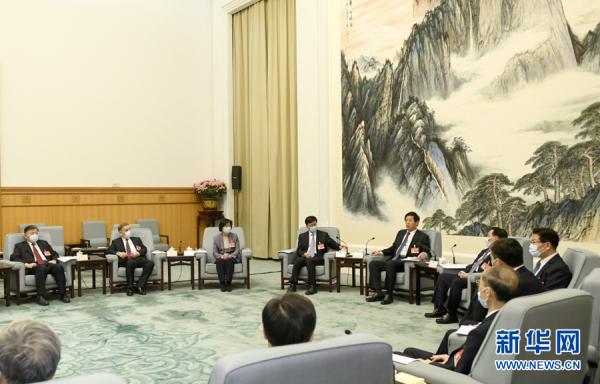（两会受权发布）十三届全国人大常委会举行第八十七次委员长会议