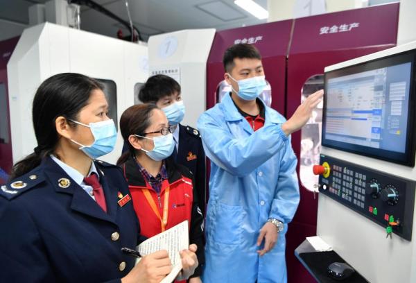 于变局中开新局——以习近平同志为核心的党中央引领2021年中国经济稳健开局述评