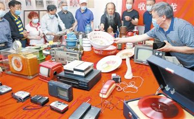 451件红色藏品社区展览 打造居民身边“红色课堂” 老物件里学党史 红色记忆悟初心