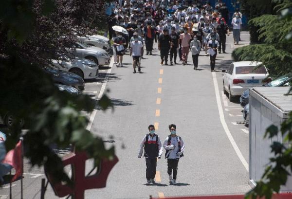 主题设置与考查重点有哪些？透露哪些教育新趋势？——教育专家解读2021年高考作文