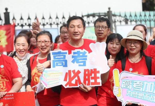 主题设置与考查重点有哪些？透露哪些教育新趋势？——教育专家解读2021年高考作文