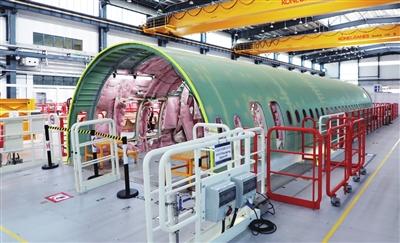 空客A320机身装配项目在津开工 今年三季度完成首件交付 截至去年底空客天津总装线交付A320系列飞机501架