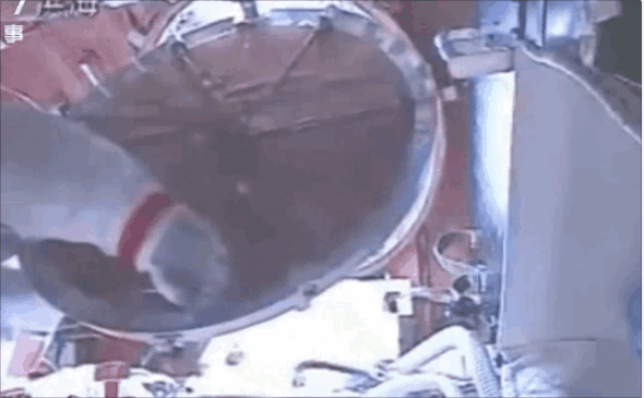 中国航天员时隔13年再次出舱 小小助力手柄背后有故事