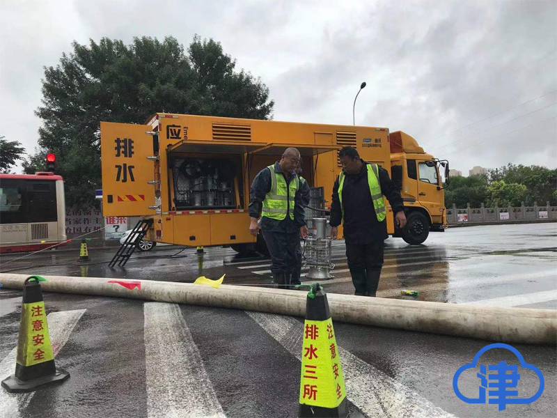 截至12日8时 强降雨造成8处短时积水 排水部门正加紧排水