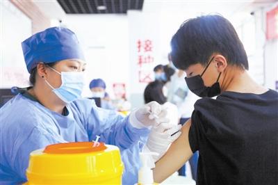 天津12岁到14岁人群集中接种疫苗