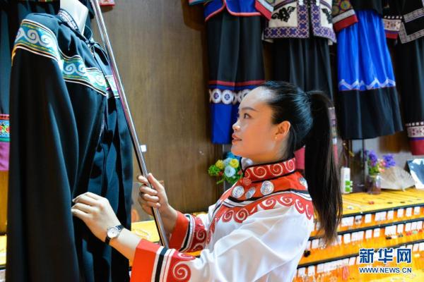 热血为时代澎湃 党旗飘扬下的“青春中国”