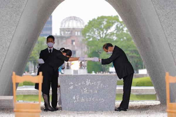 政客忙于“拜鬼”民众史观扭曲 日本正在远离真实历史