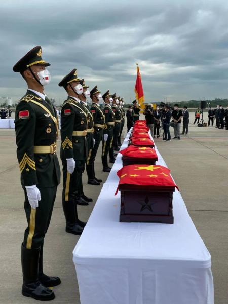 全程破防！不到2小时的航程，他们走了71年