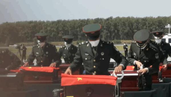 全程破防！不到2小时的航程，他们走了71年