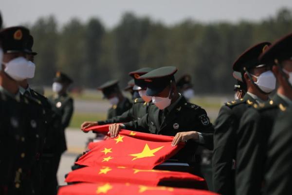全程破防！不到2小时的航程，他们走了71年