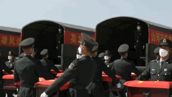 全程破防！不到2小时的航程，他们走了71年