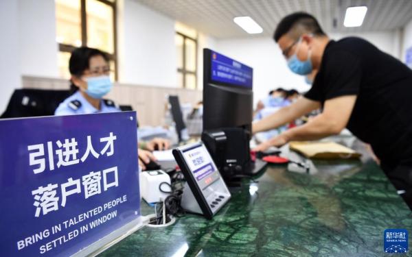 让更多千里马竞相奔腾于伟大时代——以习近平同志为核心的党中央引领推动人才工作纪实