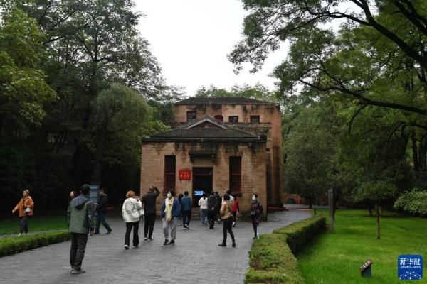 新华全媒+丨国庆假期红色旅游热