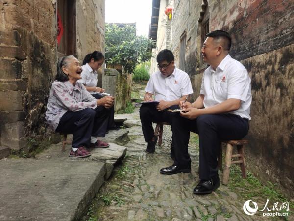 湖南沙洲：长征路上半条被 如今更暖后来人