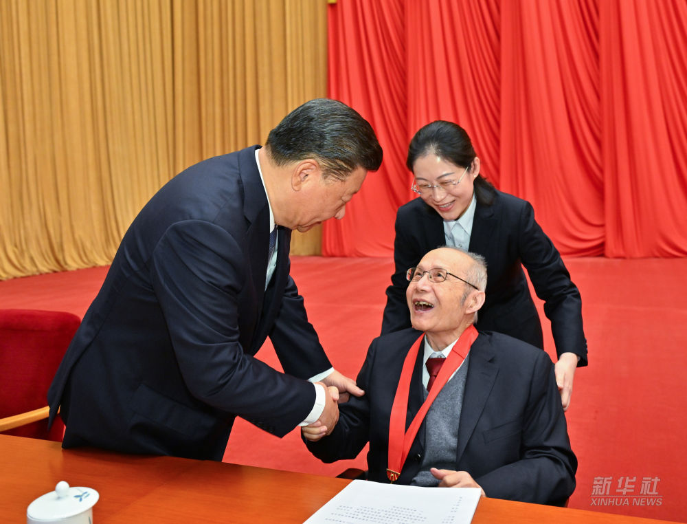 第1视点丨科技奖励大会后 总书记这一举动很暖心