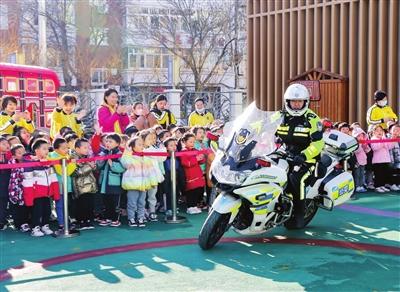 “智”理打通“肠梗阻”──公安交管部门全力保障市民安全畅通出行每一天