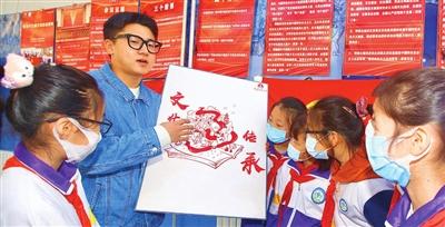 “00后”牵手“10后” 用新载体、新方式、新体验传递十九届六中全会精神
