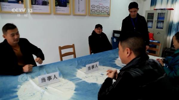 焦点访谈：尊崇宪法 与“法”同行