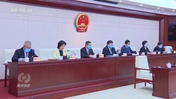 焦点访谈：尊崇宪法 与“法”同行