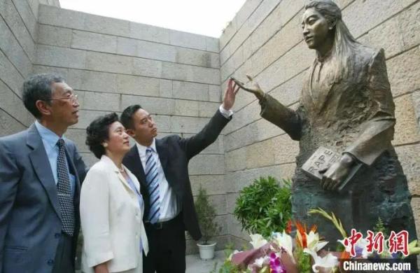 如果能穿越，多想抱紧战火中的你们......