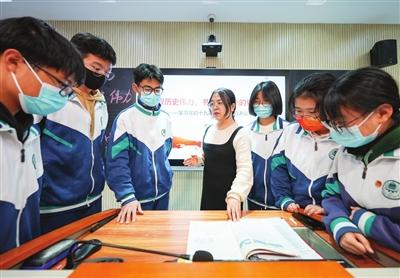 天津市第三中学将党的十九届六中全会精神学习宣传融入思政课堂
