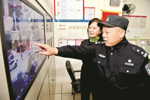 230面锦旗！“福尔摩斯·老胡”，牛！