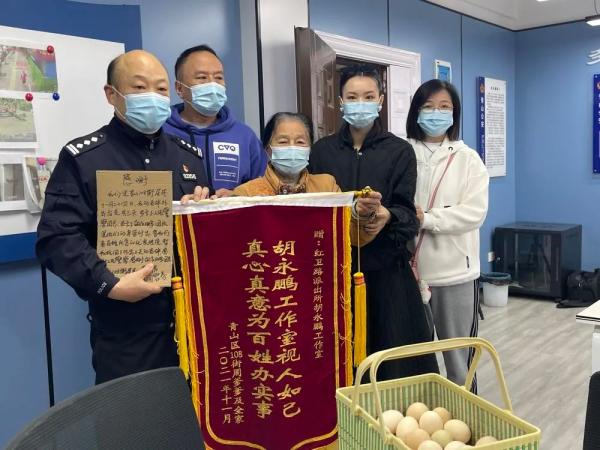 230面锦旗！“福尔摩斯·老胡”，牛！