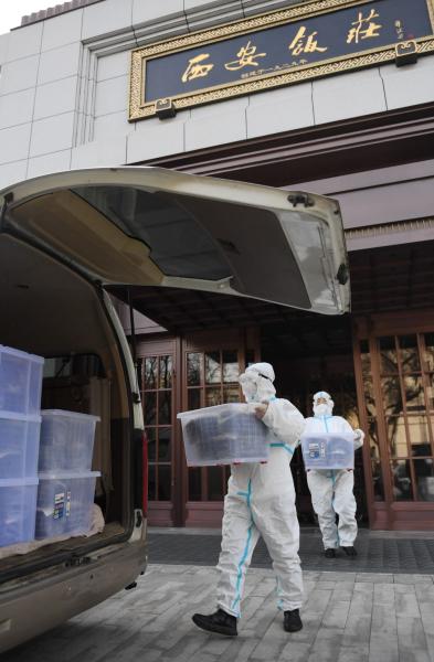 新华全媒+ | “勺勺客”“摆渡人”又回来了——古城西安餐饮业复工直击