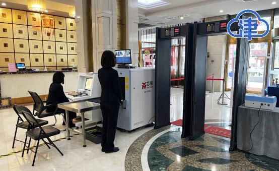 政协会议侧记：闭环内数日会期背后，有他们默默守护……