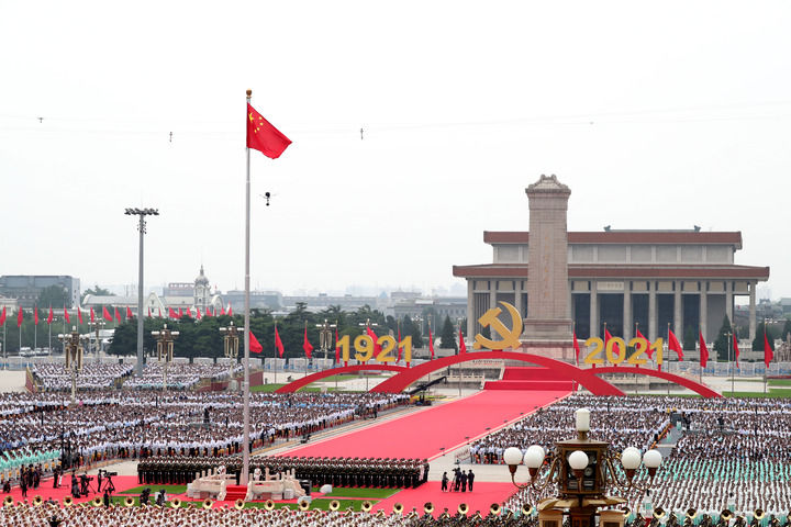 “十个明确”系列谈丨“党政军民学，东西南北中，党是领导一切的”
