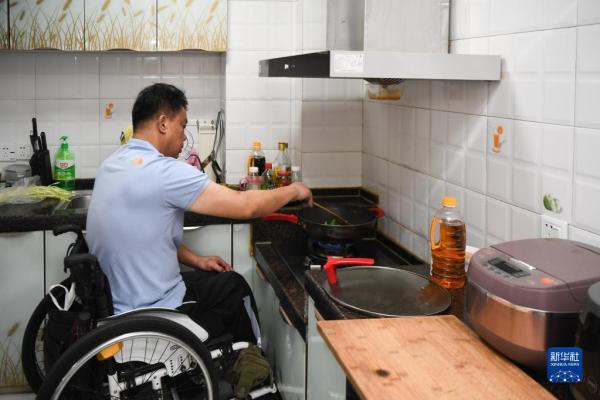 “残疾人也可以活出精彩的人生”——以习近平同志为核心的党中央关心残疾人事业纪实
