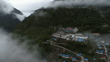 习近平的两会故事 |“格桑”之路