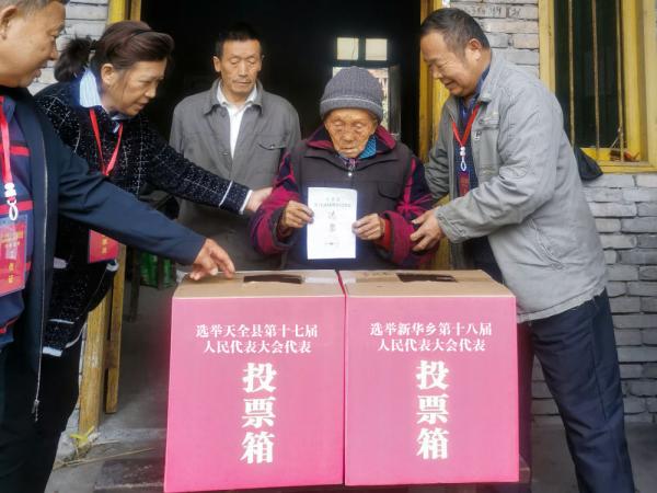 小茶馆连着大会堂——从两会看中国全过程人民民主