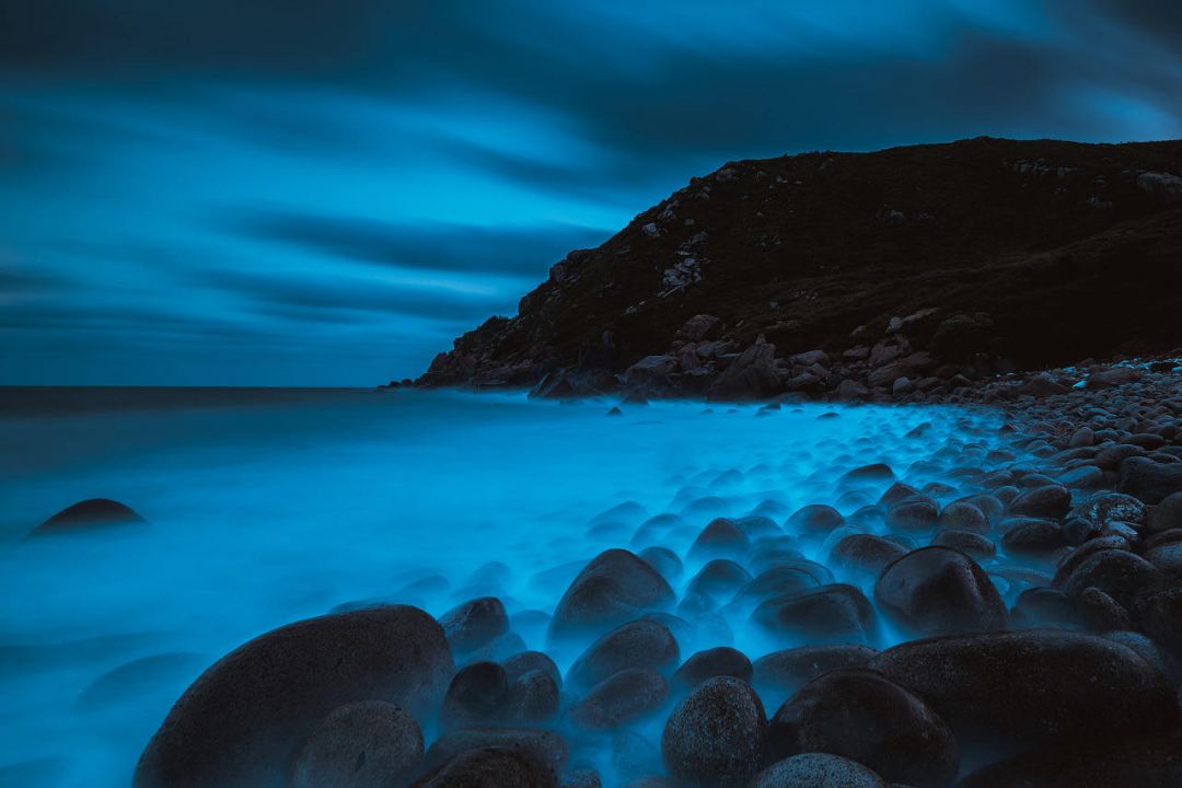 ○ 坐标：海南万宁东南角的海岸上