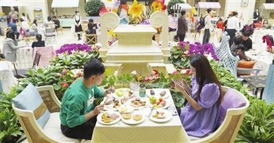 商圈恢复“烟火气”