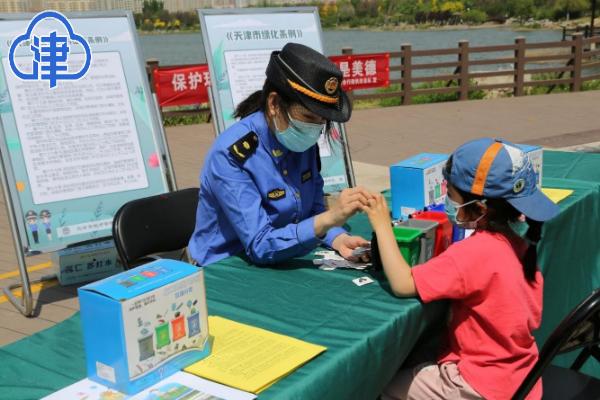 “普法加执法 城管进公园” 五一期间文促工作天津是这样做的