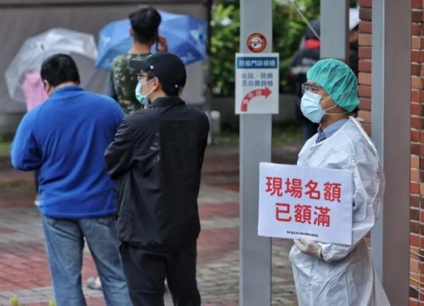 台湾单日新增破8万例 蔡英文社交媒体帖文引批评声浪