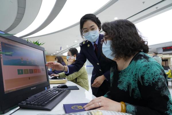 中国这十年|8.8万亿元！减税降费在实处