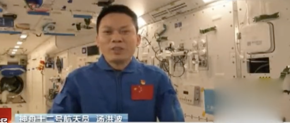 融媒体发布丨梦幻联动！冠军送英雄 盼凯旋！
