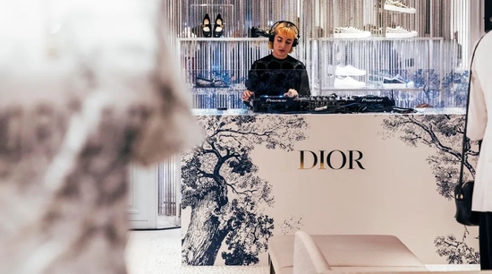 Dior 在店铺举办的 VIC 活动