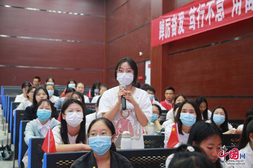 航天科普进校园 点燃青年飞天梦——西昌卫星发射中心指挥控制中心航天人走进高校宣讲航天精神