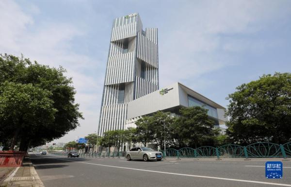 在历史发展关键当口引领前进方向——记习近平主席出席金砖国家领导人第十四次会晤系列活动
