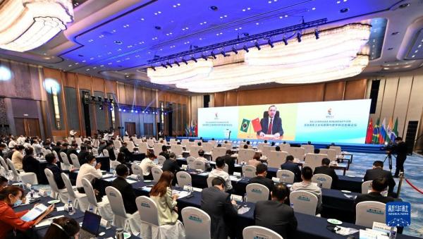 在历史发展关键当口引领前进方向——记习近平主席出席金砖国家领导人第十四次会晤系列活动