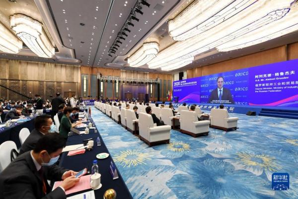 在历史发展关键当口引领前进方向——记习近平主席出席金砖国家领导人第十四次会晤系列活动