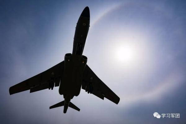 习主席走进我们战位丨“战神”出击，雷霆万钧！