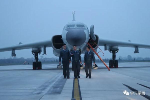 习主席走进我们战位丨“战神”出击，雷霆万钧！