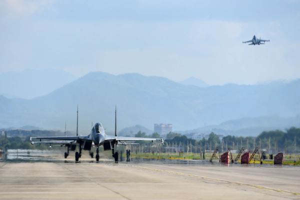 东部战区位台岛周边开展规模空前的实战化联合演训