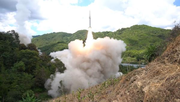 东部战区位台岛周边开展规模空前的实战化联合演训