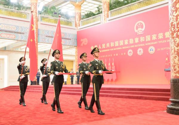 “伟大时代呼唤伟大精神，崇高事业需要榜样引领”——以习近平同志为核心的党中央关心功勋荣誉表彰工作纪实
